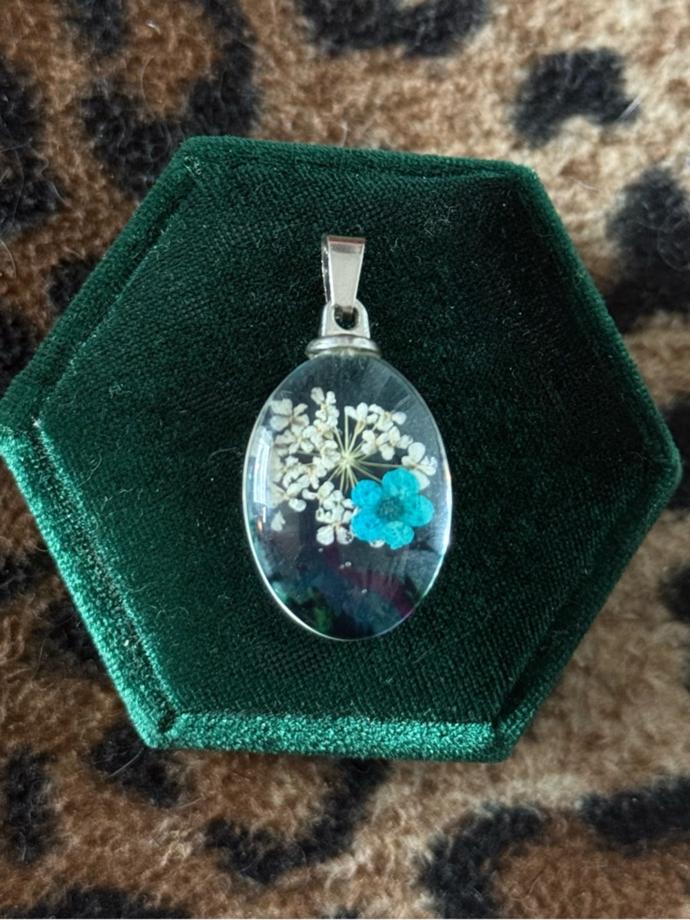 Handcrafted Flower Resin Pendant - s925